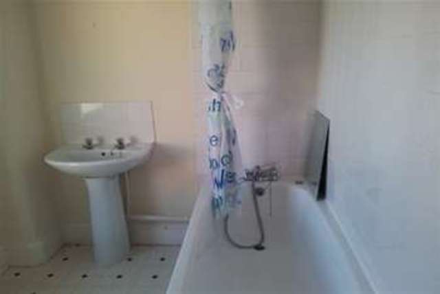  Image of 1 bedroom Flat to rent in Wellington Terrace Morecambe LA4 at Morecambe, LA4 5LW