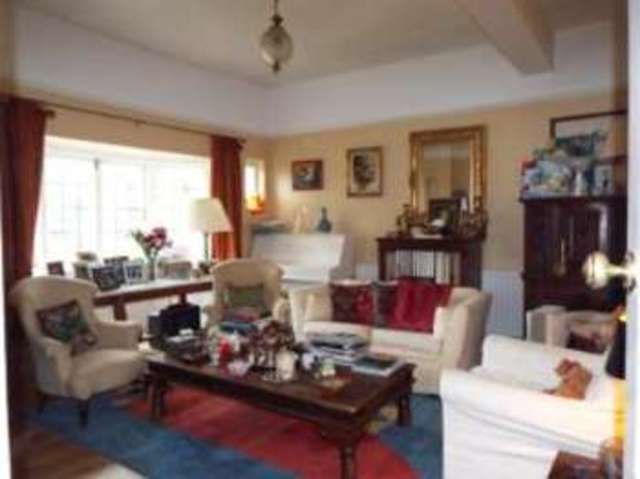  Image of 3 bedroom Maisonette for sale in Old Woking Road West Byfleet KT14 at West Byfleet Surrey West Byfleet, KT14 6HU