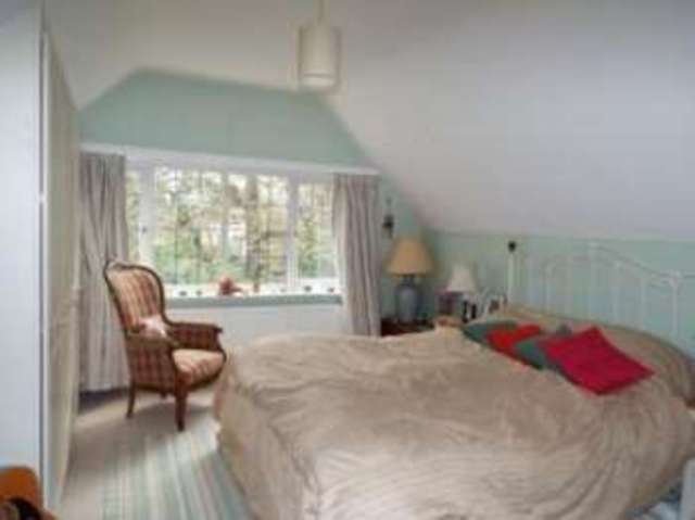  Image of 3 bedroom Maisonette for sale in Old Woking Road West Byfleet KT14 at West Byfleet Surrey West Byfleet, KT14 6HU