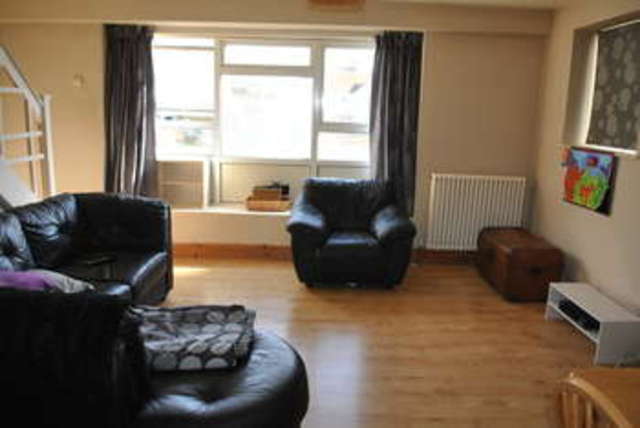  Image of 2 bedroom Maisonette for sale in Coppsfield West Molesey KT8 at Coppsfield  West Molesey, KT8 1SN