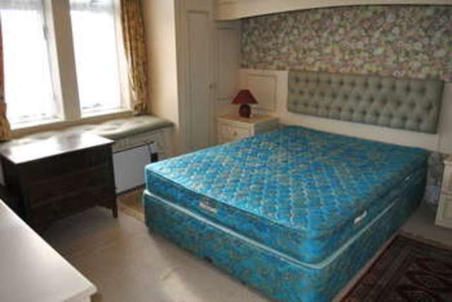  Image of 2 bedroom Detached Villa for sale in Beauchamp Road West Molesey KT8 at Beauchamp Road  Molesey, KT8 2PG