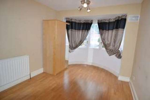  Image of 3 bedroom Semi-Detached house to rent in West Park Avenue Northfield Birmingham B31 at West Park Avenue Northfield Birmingham, B31 5BH