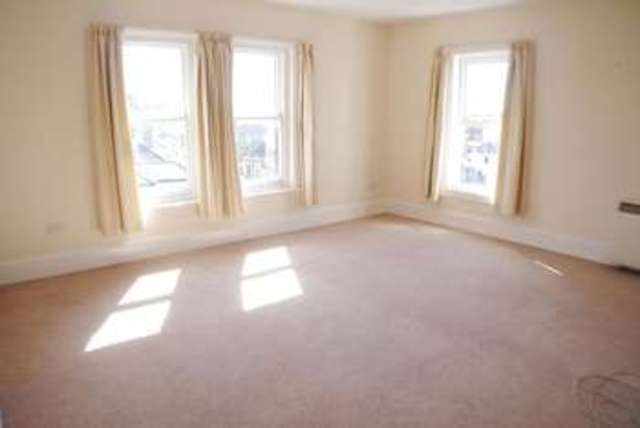  Image of 2 bedroom Flat to rent in Seamoor Road Westbourne Bournemouth BH4 at Westbourne Bournemouth, BH4 9AS