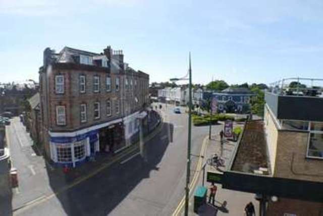  Image of 2 bedroom Flat to rent in Seamoor Road Westbourne Bournemouth BH4 at Westbourne Bournemouth, BH4 9AS
