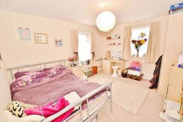  Image of 2 bedroom Flat to rent in Seamoor Road Westbourne Bournemouth BH4 at Westbourne Bournemouth, BH4 9AS