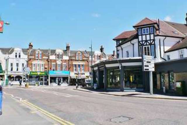  Image of 2 bedroom Flat to rent in Seamoor Road Westbourne Bournemouth BH4 at Westbourne Bournemouth, BH4 9AS