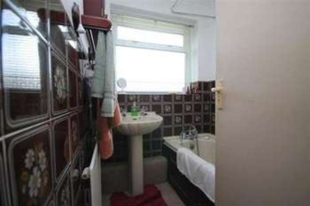  Image of 2 bedroom Property for sale in Western Road Sompting Lancing BN15 at Sompting, BN15 9TL
