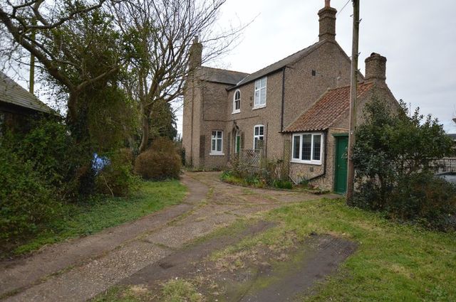  Image of 4 bedroom Detached house for sale in Lodge Road Tattershall Lincoln LN4 at Lodge Road Tattershall Tattershall, LN4 4LL