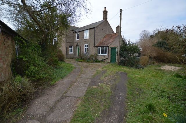  Image of 4 bedroom Detached house for sale in Lodge Road Tattershall Lincoln LN4 at Lodge Road Tattershall Tattershall, LN4 4LL