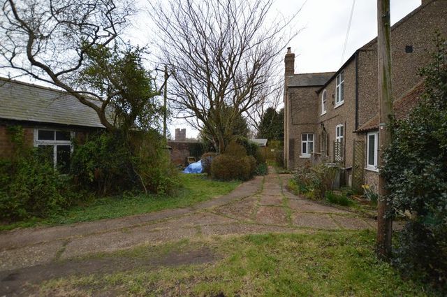  Image of 4 bedroom Detached house for sale in Lodge Road Tattershall Lincoln LN4 at Lodge Road Tattershall Tattershall, LN4 4LL