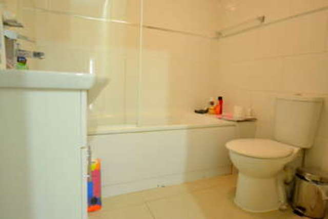  Image of 3 bedroom Flat to rent in Whitechapel Road London E1 at Brick Lane  Aldgate, E1 1DU