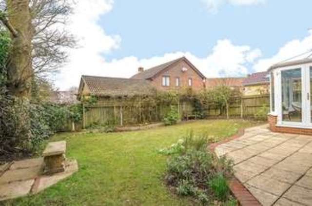  Image of 4 bedroom Detached house for sale in Wilmot Close Binfield Bracknell RG42 at Binfield Binfield, RG42 4LR