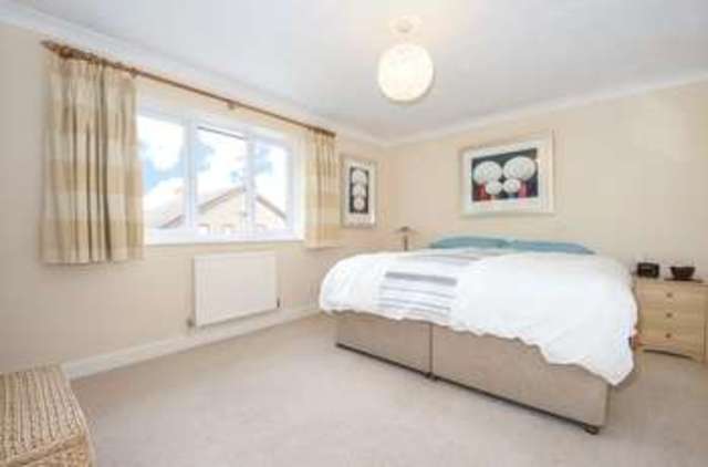  Image of 4 bedroom Detached house for sale in Wilmot Close Binfield Bracknell RG42 at Binfield Binfield, RG42 4LR
