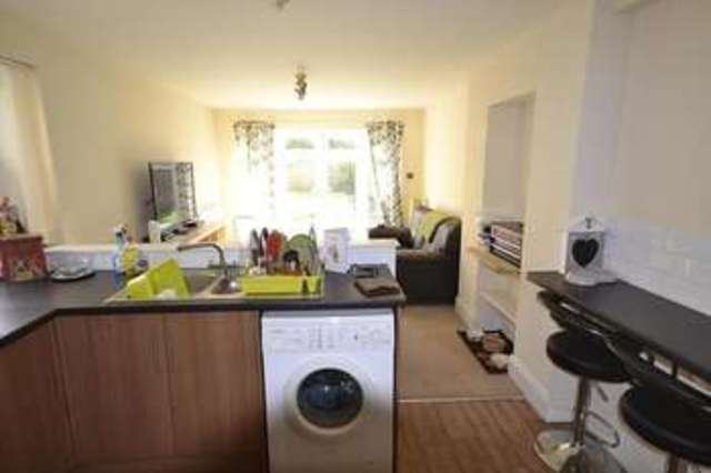  Image of 2 bedroom Flat to rent in Wilton Road Bexhill-on-Sea TN40 at Bexhill On Sea, TN40 1HX