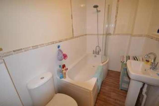  Image of 2 bedroom Flat to rent in Wilton Road Bexhill-on-Sea TN40 at Bexhill On Sea, TN40 1HX