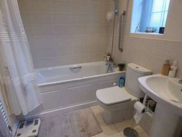  Image of 2 bedroom Flat to rent in Blackberry Gardens Winnersh Wokingham RG41 at Blackberry Gardens Wokingham Wokingham, RG41 5RN