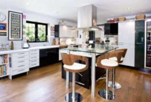  Image of 5 bedroom Detached house for sale in Wirral Wood Close Chislehurst BR7 at Chislehurst  Chislehurst, BR7 5BJ