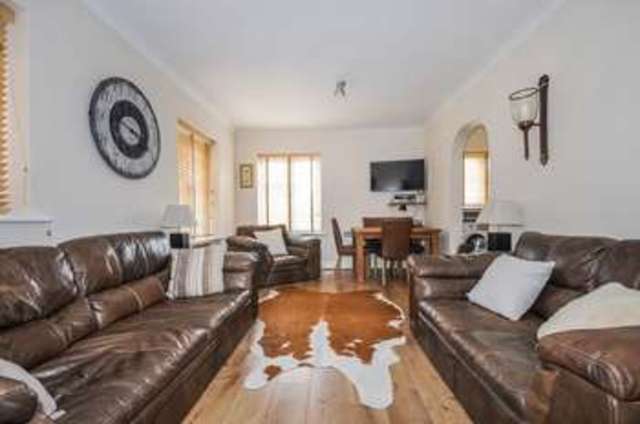  Image of 2 bedroom Flat for sale in Wolage Drive Grove Wantage OX12 at Wolage Drive Grove Wantage, OX12 9FJ