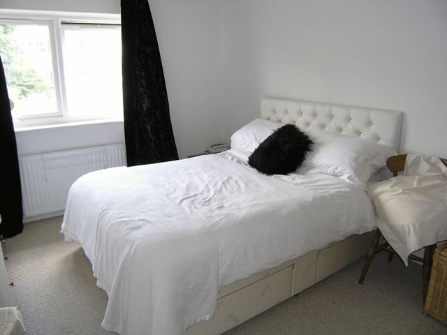 Image of 1 bedroom Flat for sale in Oakley Northcroft Wooburn Green High Wycombe HP10 at Wooburn Green Wooburn Green, HP10 0BZ