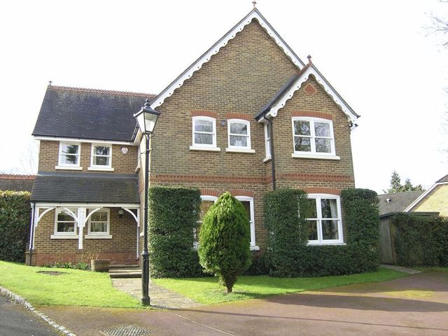  Image of 4 bedroom Detached house for sale in Wooburn Grange Grange Drive Wooburn Green High Wycombe HP10 at Wooburn Green Wooburn, HP10 0QU