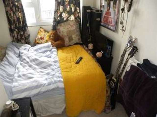  Image of 4 bedroom Flat to rent in Hackney Road London E2 at Bethnal Green, E2 7AU