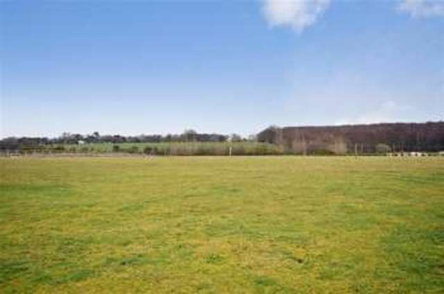  Image of 5 bedroom Bungalow for sale in Yelsted Road Yelsted Sittingbourne ME9 at Sittingbourne Kent Sittingbourne, ME9 7UU