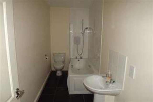  Image of 2 bedroom Flat to rent in Tudor Road Leicester LE3 at Leicester, LE3 5JJ