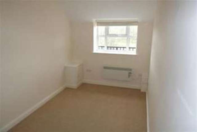  Image of 2 bedroom Flat to rent in Tudor Road Leicester LE3 at Leicester, LE3 5JJ