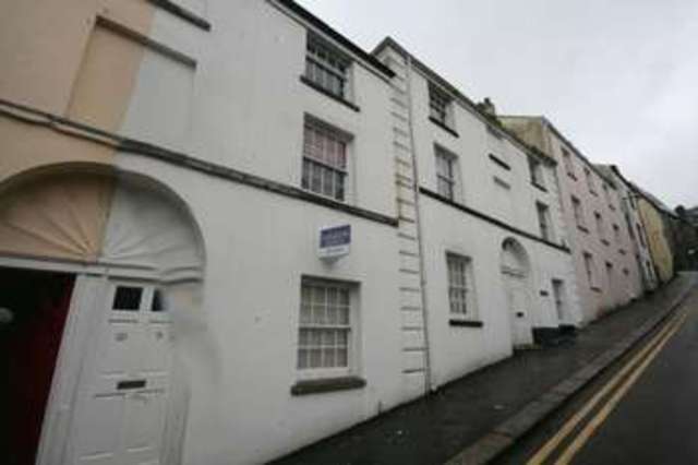  Image of 2 bedroom Flat to rent in Quay Hill Falmouth TR11 at Quay Hill  Falmouth, TR11 3HG
