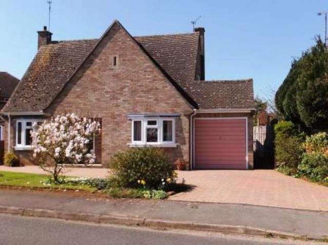  Image of 3 bedroom Detached house for sale in Martens Close Shrivenham Swindon SN6 at Martens Close Shrivenham SWINDON, SN6 8BA
