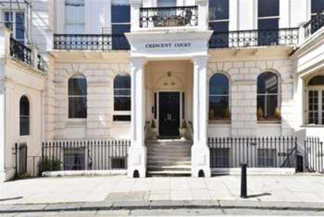  Image of 2 bedroom Property to rent in Adelaide Crescent Hove BN3 at Adelaide Crescent Hove Hove, BN3 2JH