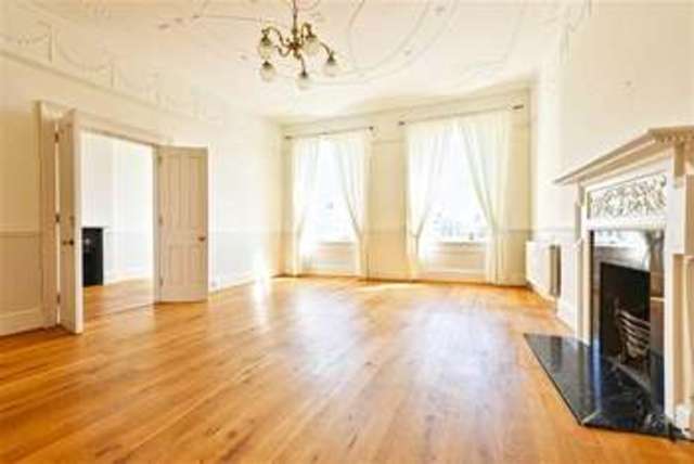  Image of 2 bedroom Property to rent in Adelaide Crescent Hove BN3 at Adelaide Crescent Hove Hove, BN3 2JH