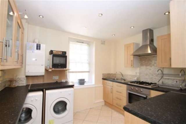  Image of 2 bedroom Flat to rent in Albion Avenue London SW8 at London, SW8 2AW