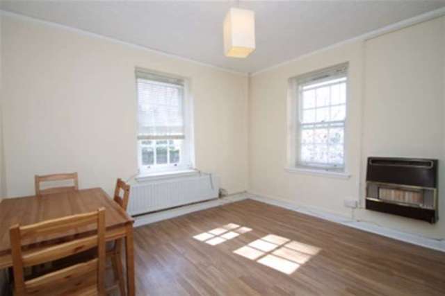  Image of 2 bedroom Flat to rent in Albion Avenue London SW8 at London, SW8 2AW