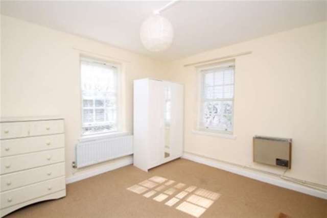  Image of 2 bedroom Flat to rent in Albion Avenue London SW8 at London, SW8 2AW
