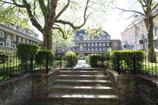  Image of 2 bedroom Flat to rent in Albion Avenue London SW8 at London, SW8 2AW