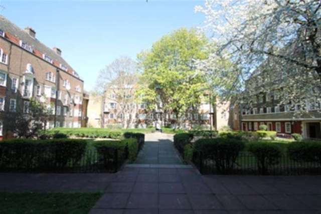  Image of 2 bedroom Flat to rent in Albion Avenue London SW8 at London, SW8 2AW