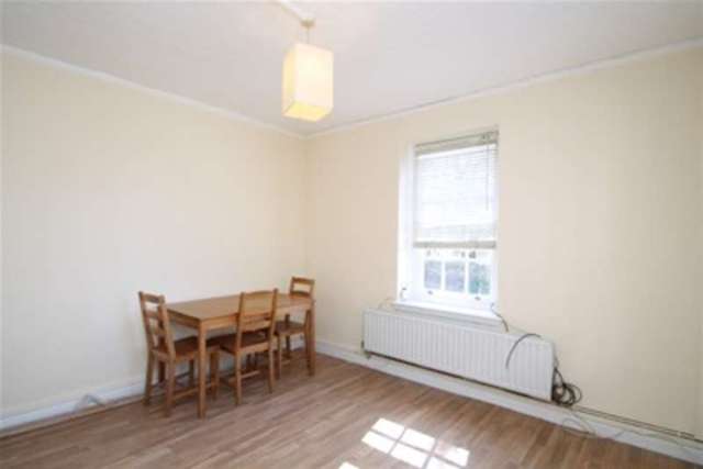  Image of 2 bedroom Flat to rent in Albion Avenue London SW8 at London, SW8 2AW
