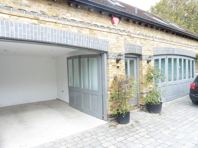  Image of 2 bedroom Flat to rent in Alexandra Road Addlestone KT15 at Alexandra Road  Addlestone, KT15 2PQ