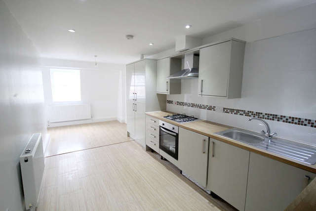  Image of 2 bedroom Flat to rent in Angel Pavement Royston SG8 at Royston Hertfordshire, SG8 9AS