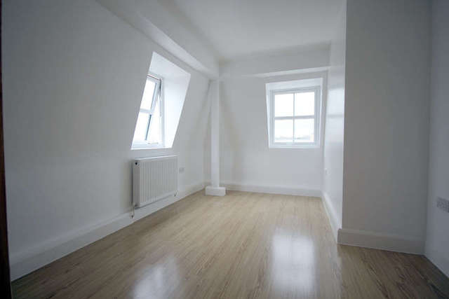  Image of 2 bedroom Flat to rent in Angel Pavement Royston SG8 at Royston Hertfordshire, SG8 9AS