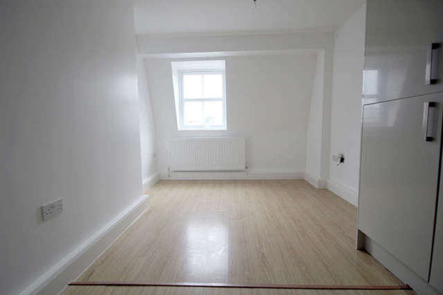  Image of 2 bedroom Flat to rent in Angel Pavement Royston SG8 at Royston Hertfordshire, SG8 9AS