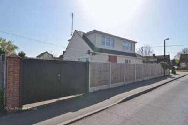  Image of 4 bedroom Detached house for sale in Ashingdon Road Rochford SS4 at Ashingdon Road  Rochford, SS4 1TQ