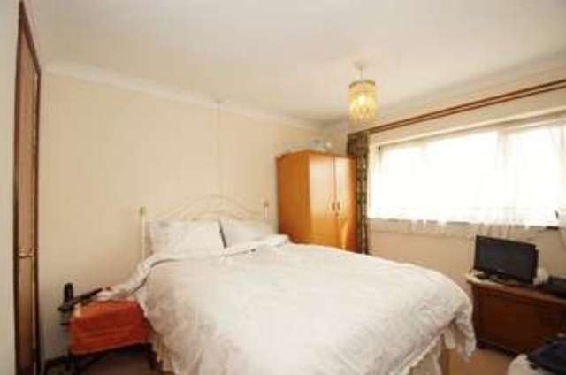  Image of 3 bedroom Semi-Detached house for sale in Auxerre Avenue Redditch B98 at Auxerre Avenue Greenlands Redditch, B98 7QW