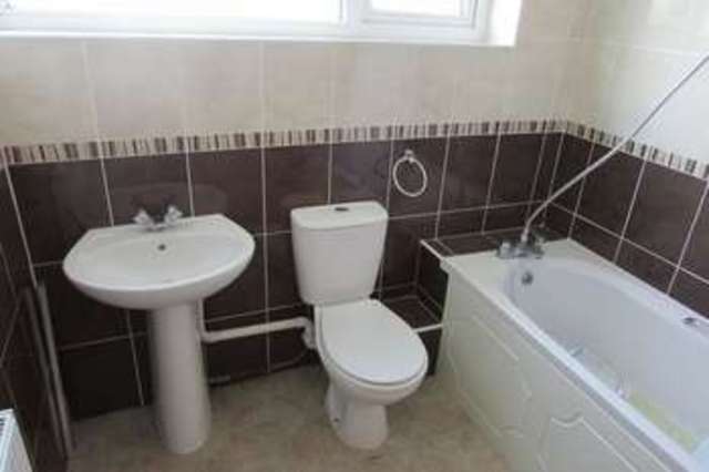  Image of 3 bedroom Terraced house to rent in Avon Walk Basingstoke RG21 at Avon Walk  Basingstoke, RG21 4DJ