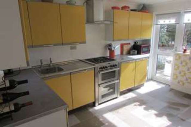 Image of 2 bedroom Terraced house to rent in Bardwell Close Basingstoke RG22 at Bardwell Close  Basingstoke, RG22 6UE