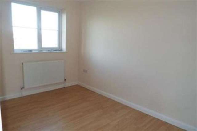  Image of 3 bedroom Semi-Detached house to rent in Barn Croft Mansfield NG18 at Mansfield, NG18 3HE
