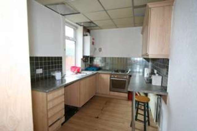  Image of 2 bedroom Terraced house to rent in Beswicke Street Rochdale OL12 at Rochdale OL12 6PT Rochdale, OL12 6PT