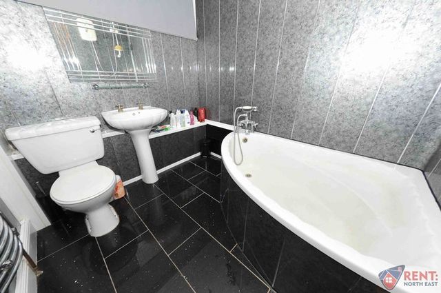  Image of 1 bedroom House Share to rent in Blackpool Parade Hebburn NE31 at Blackpool Parade Array Hebburn, NE31 2AF