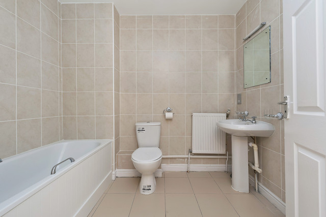  Image of 2 bedroom End of Terrace to rent in Brackley Avenue London SE15 at Brackley Avenue Nunhead London, SE15 3LE